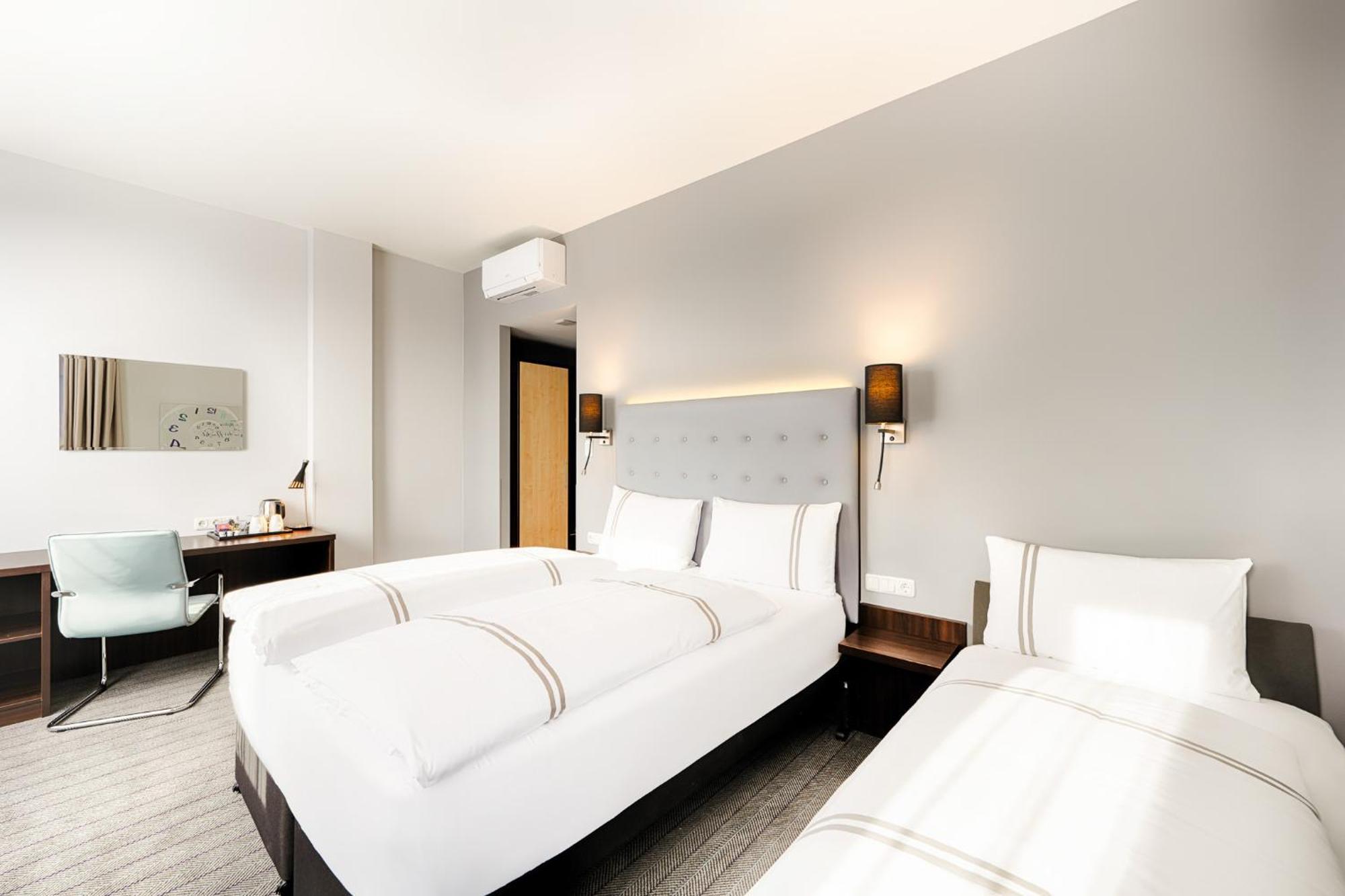 Azimut Hotel 3*