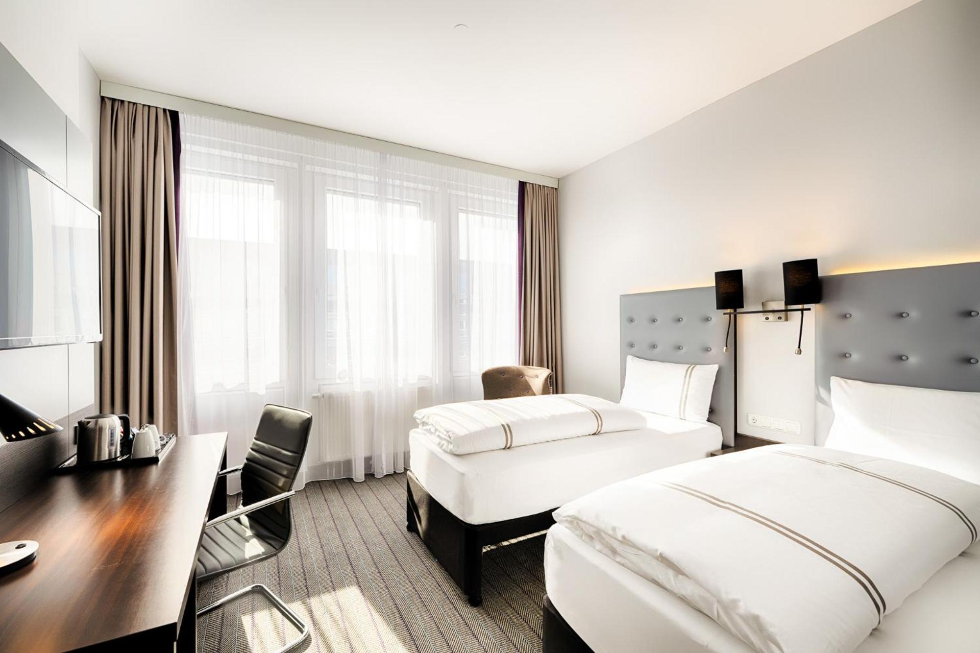 Premier Ost Hotel 3*